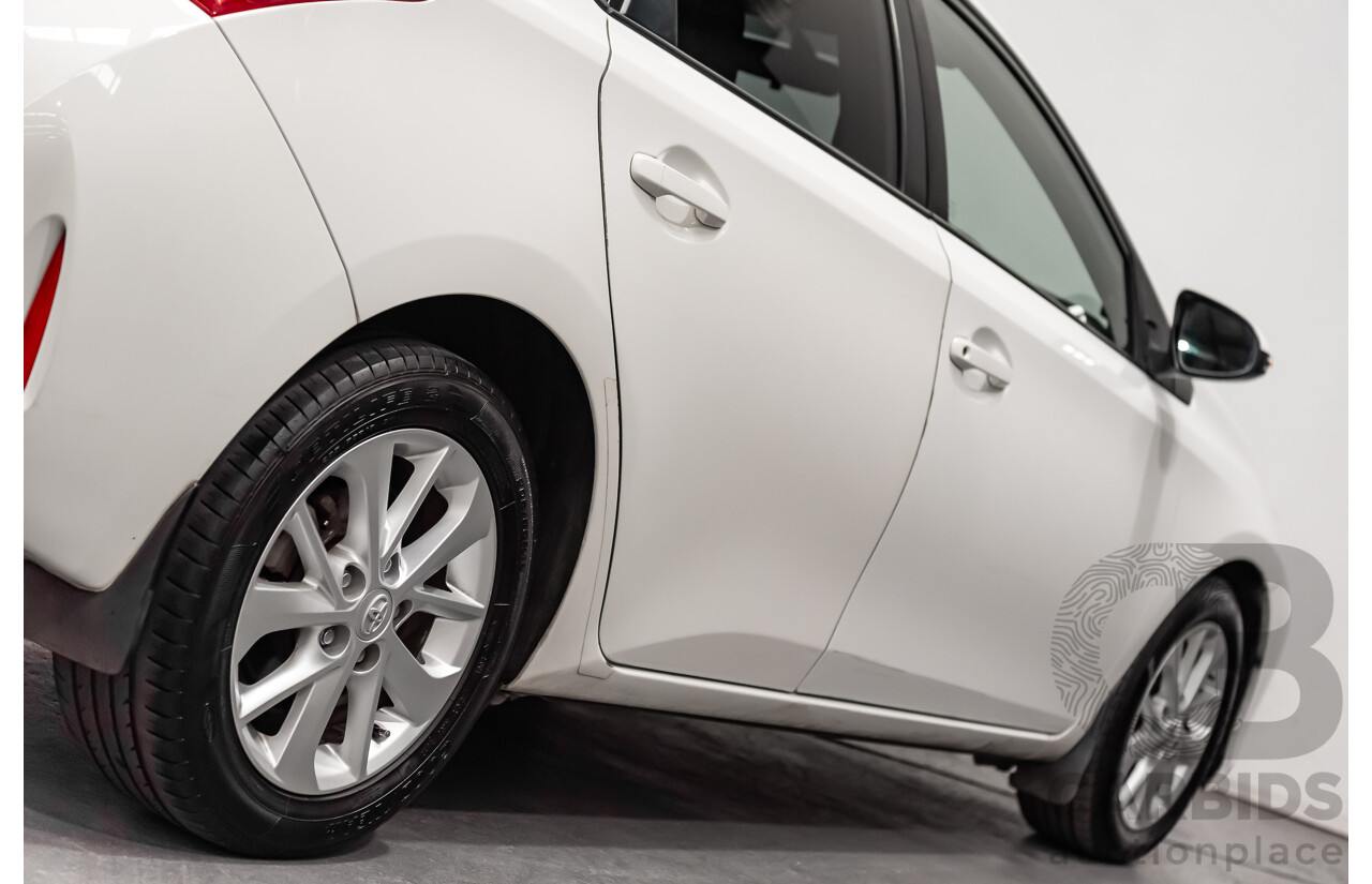 10/2014 Toyota Corolla Ascent Sport ZRE182R 5d Hatchback Glacier White 1.8L