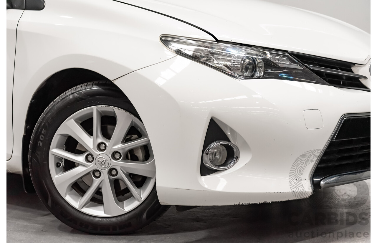10/2014 Toyota Corolla Ascent Sport ZRE182R 5d Hatchback Glacier White 1.8L