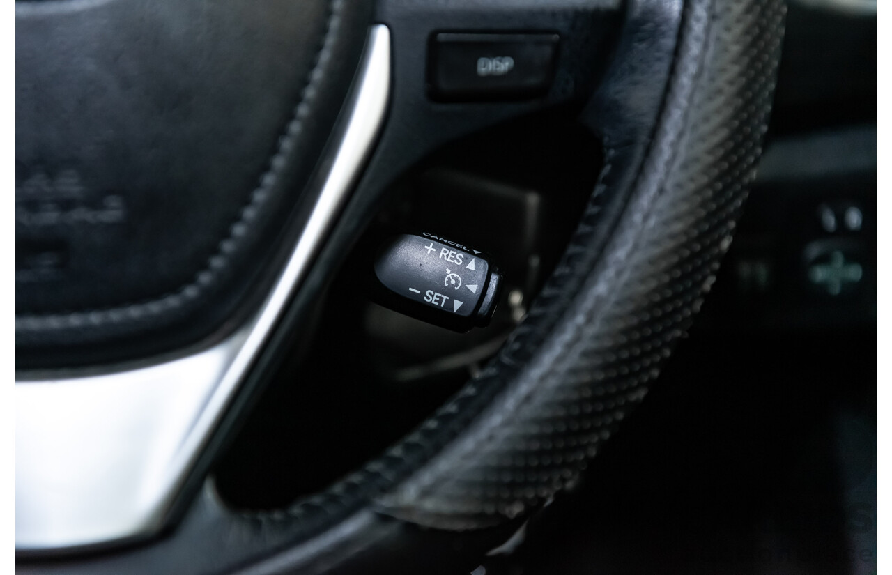 10/2014 Toyota Corolla Ascent Sport ZRE182R 5d Hatchback Glacier White 1.8L