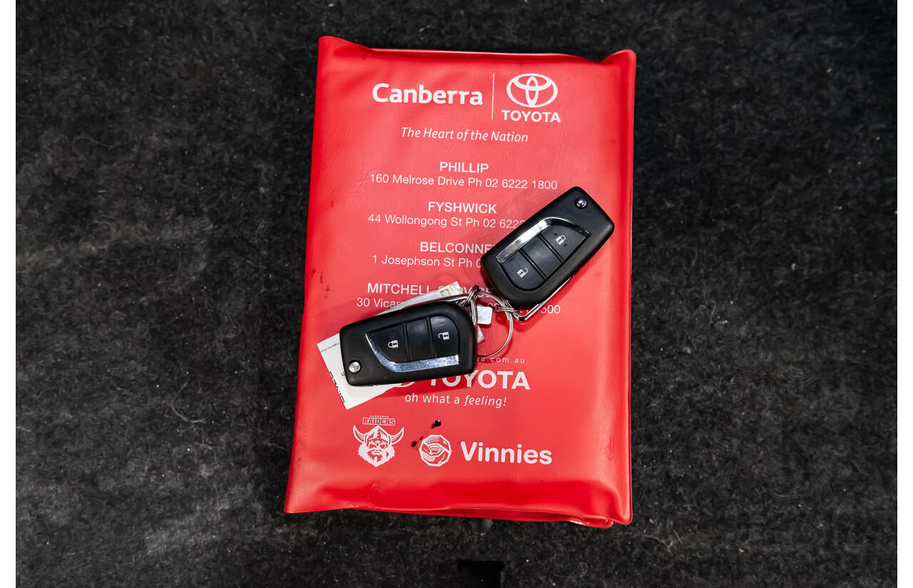 10/2014 Toyota Corolla Ascent Sport ZRE182R 5d Hatchback Glacier White 1.8L