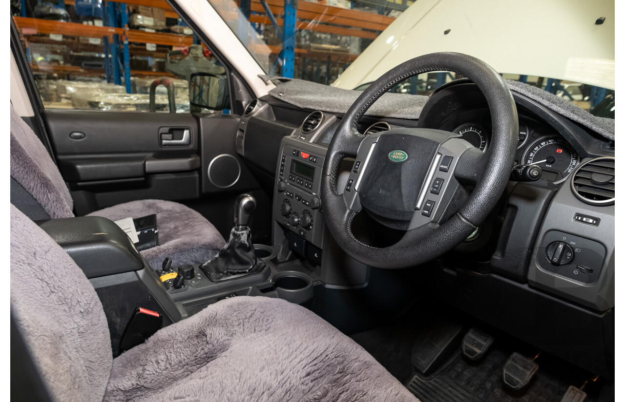 12/2005 Land Rover Discovery 3 TDV6 S (4x4) 4d Wagon White Turbo Diesel 2.7L - 7 Seater