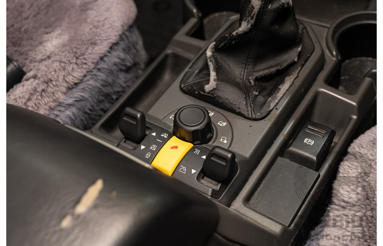 12/2005 Land Rover Discovery 3 TDV6 S (4x4) 4d Wagon White Turbo Diesel 2.7L - 7 Seater