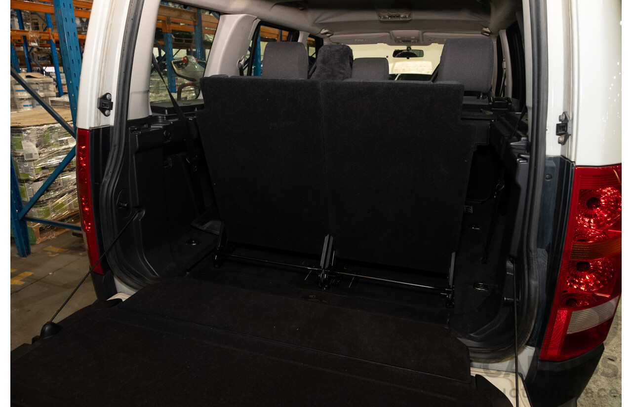 12/2005 Land Rover Discovery 3 TDV6 S (4x4) 4d Wagon White Turbo Diesel 2.7L - 7 Seater