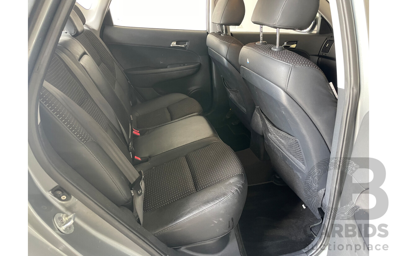 3/2010 Hyundai i30 SR FD MY10 5d Hatchback Silver 2.0L