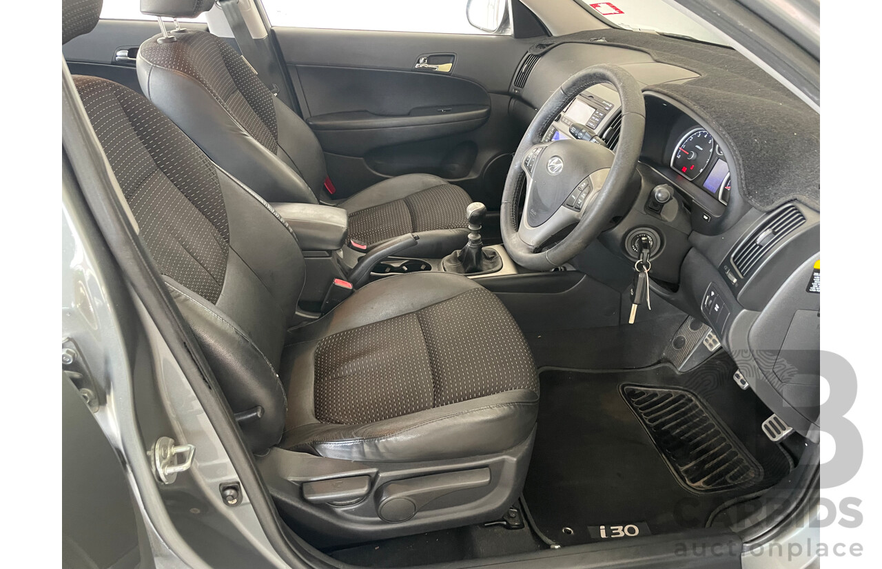 3/2010 Hyundai i30 SR FD MY10 5d Hatchback Silver 2.0L
