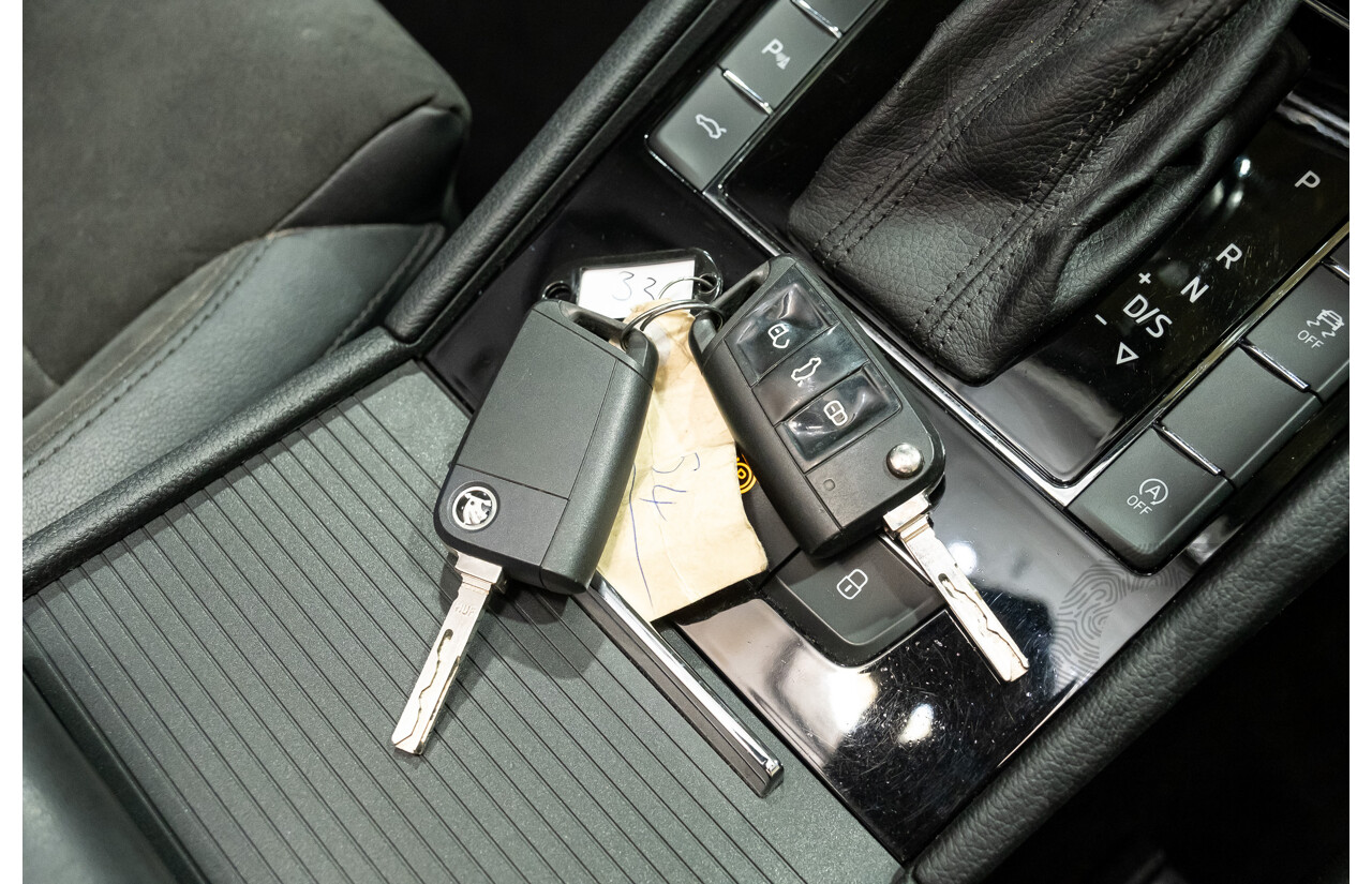 2/2016 Skoda Superb 140TDI NP MY16 4d Sedan White Turbo Diesel 2.0L