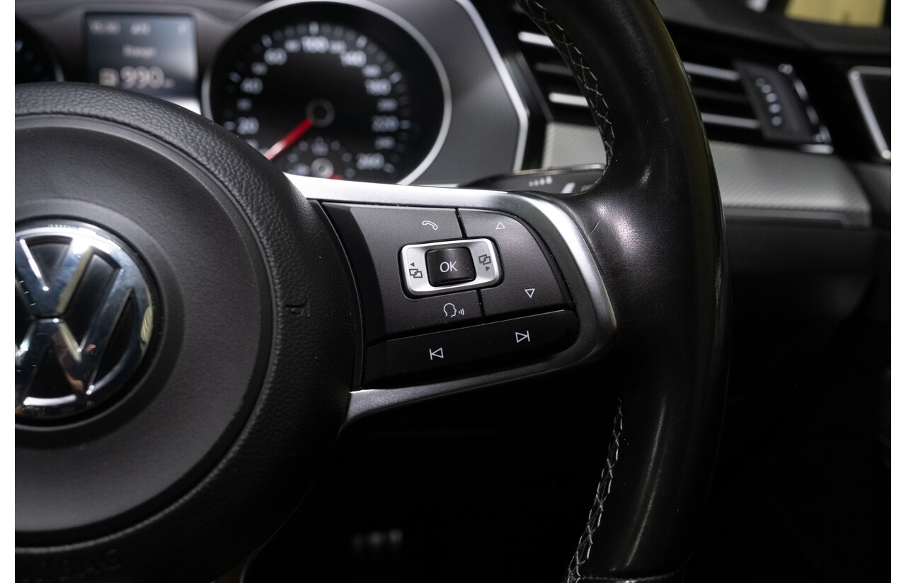 08/2016 Volkswagen Passat 140TDI Highline 3C B8 R-Line Package 4d Sedan White Turbo Diesel 2.0L