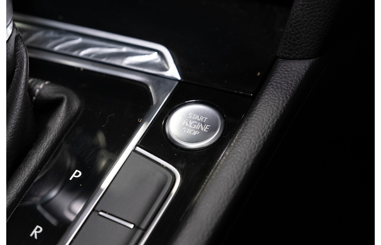 08/2016 Volkswagen Passat 140TDI Highline 3C B8 R-Line Package 4d Sedan White Turbo Diesel 2.0L