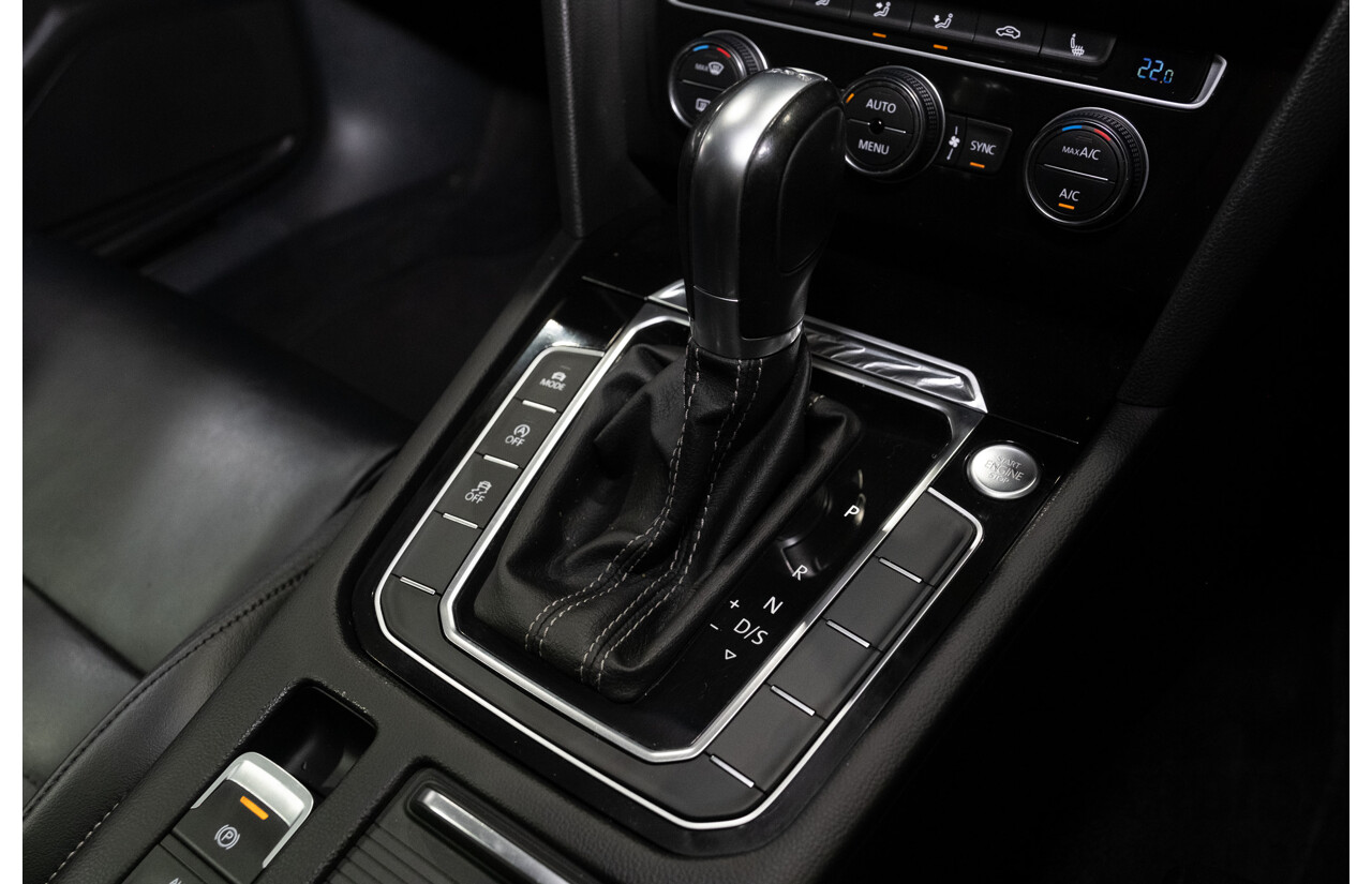 08/2016 Volkswagen Passat 140TDI Highline 3C B8 R-Line Package 4d Sedan White Turbo Diesel 2.0L