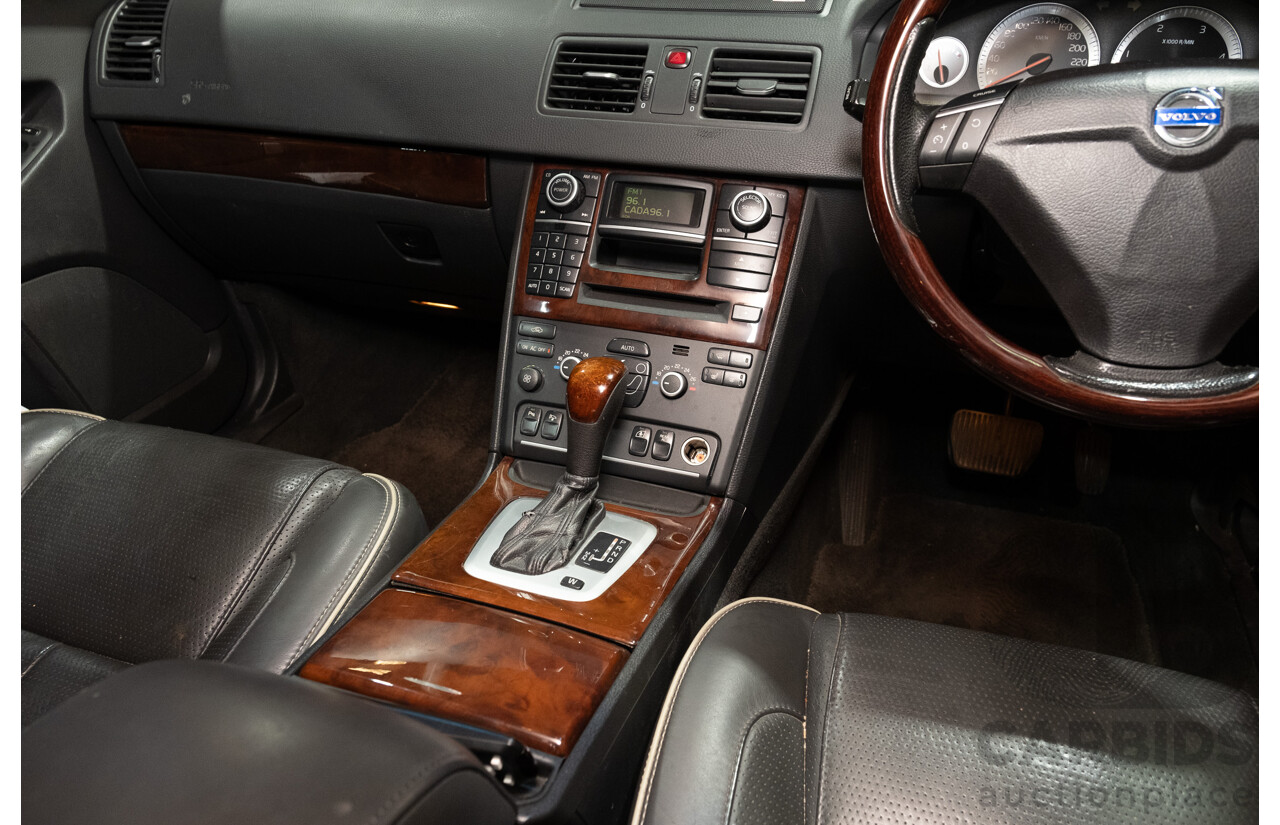 2/2010 Volvo XC90 D5 (AWD) MY11 4d Wagon Black Turbo Diesel 2.4L - 7 Seater