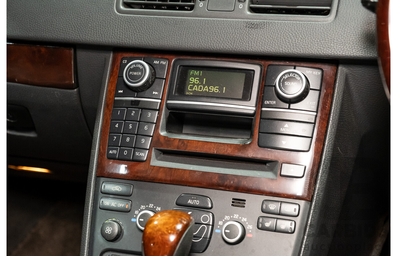 2/2010 Volvo XC90 D5 (AWD) MY11 4d Wagon Black Turbo Diesel 2.4L - 7 Seater