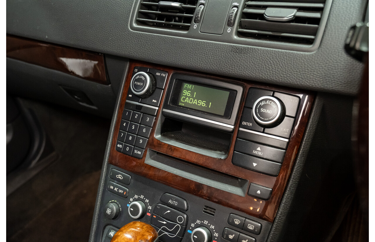 2/2010 Volvo XC90 D5 (AWD) MY11 4d Wagon Black Turbo Diesel 2.4L - 7 Seater