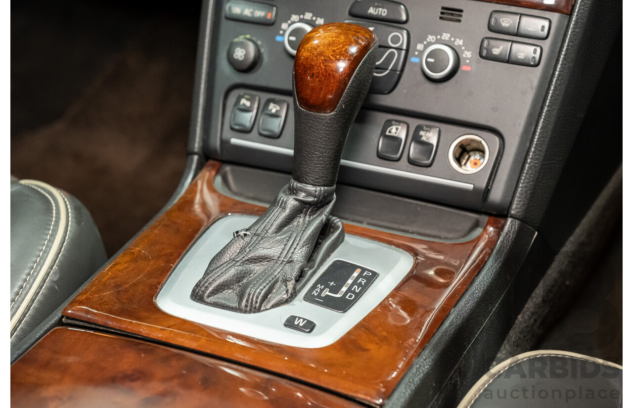 2/2010 Volvo XC90 D5 (AWD) MY11 4d Wagon Black Turbo Diesel 2.4L - 7 Seater