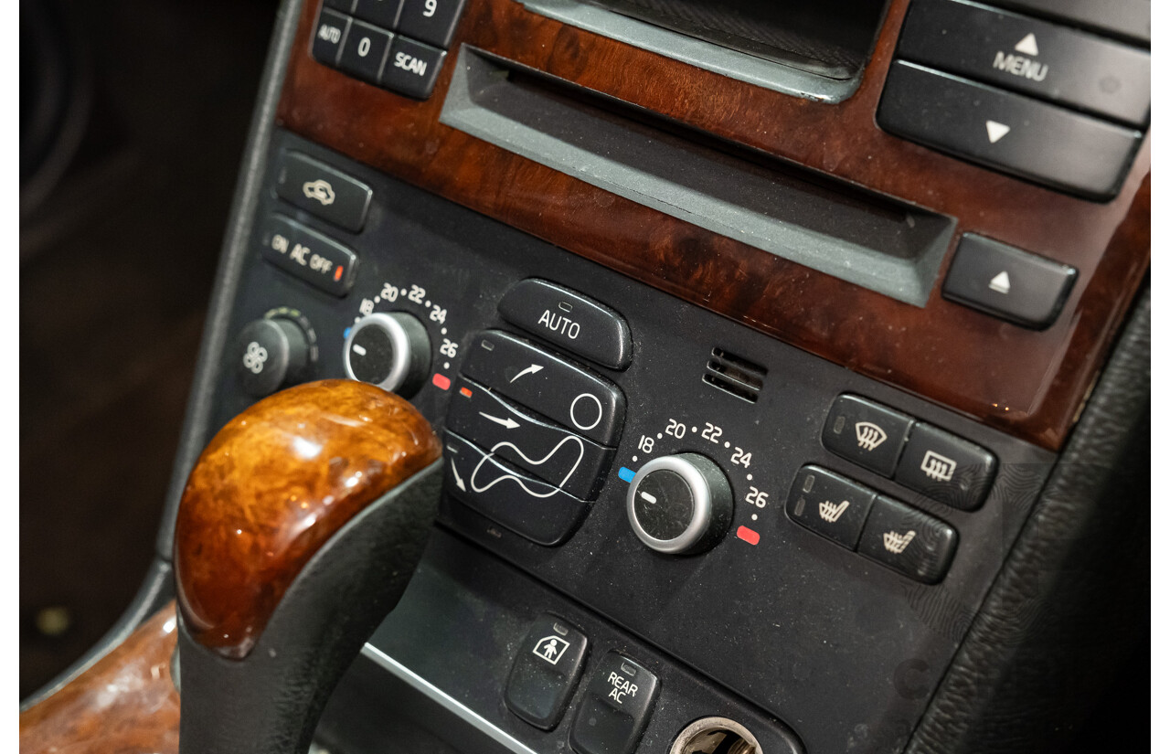 2/2010 Volvo XC90 D5 (AWD) MY11 4d Wagon Black Turbo Diesel 2.4L - 7 Seater