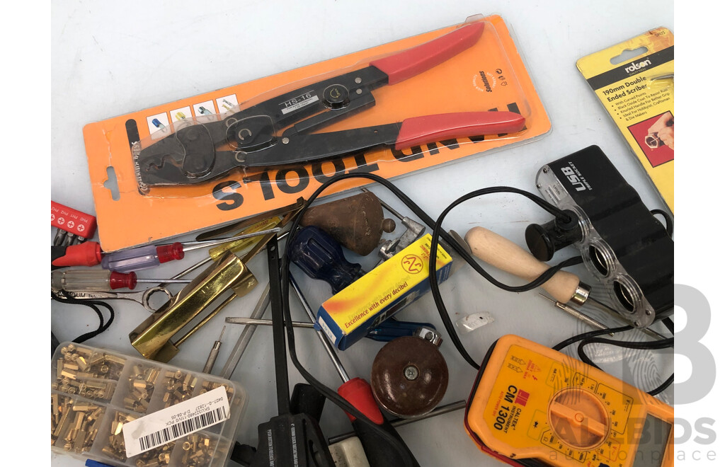 Box of Miscellaneous Tools and - Lot 1524661 | ALLBIDS