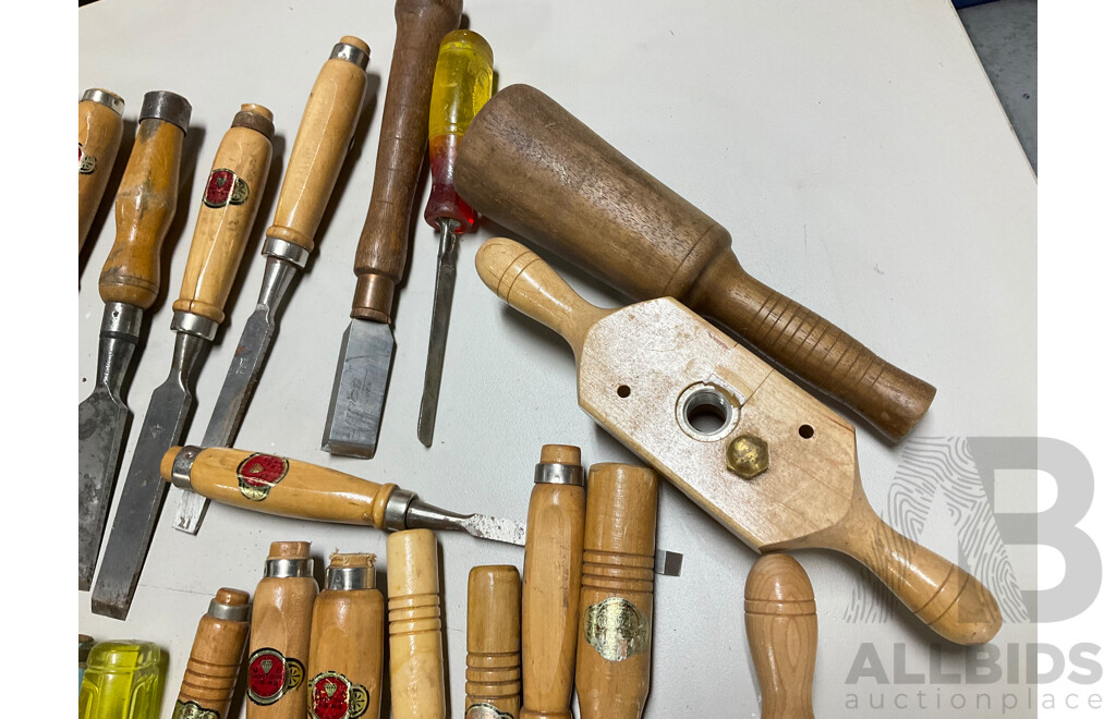 Collection of Wood Working Chisels, - Lot 1544541 | ALLBIDS