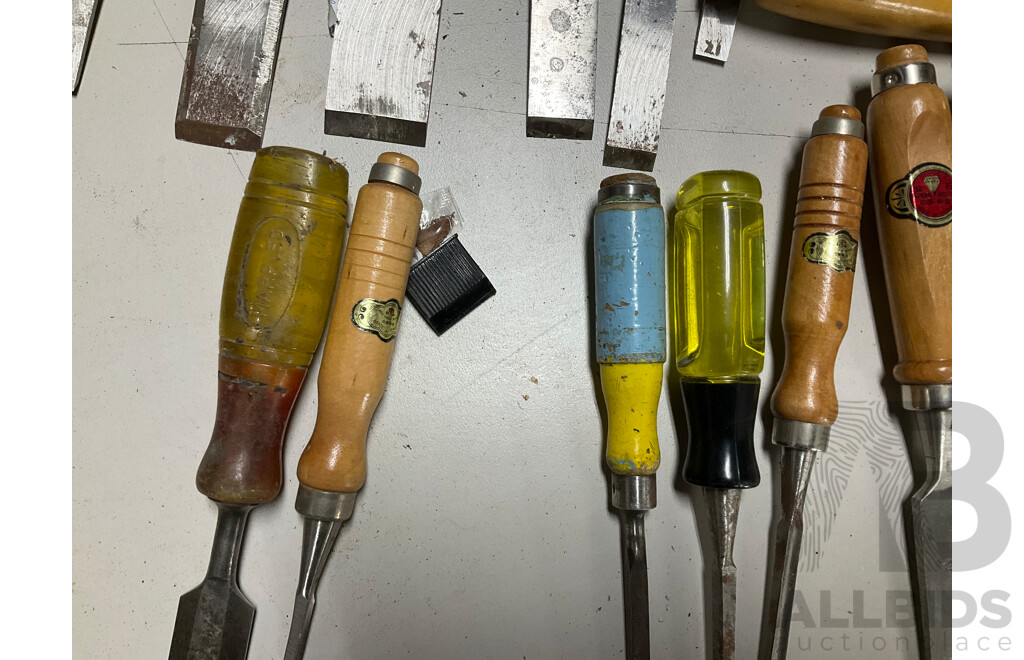 Collection of Wood Working Chisels, - Lot 1544541 | ALLBIDS