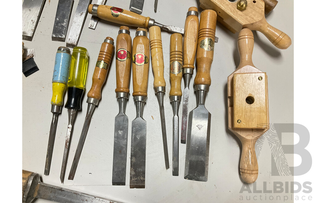 Collection of Wood Working Chisels, - Lot 1544541 | ALLBIDS