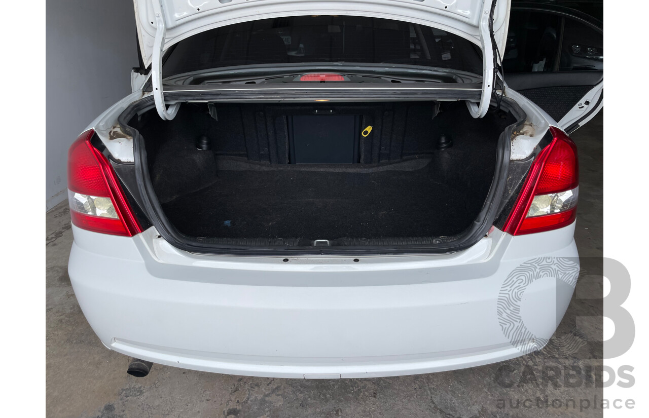 9/2004 Holden Commodore Executive VZ 4d Sedan White 3.6L