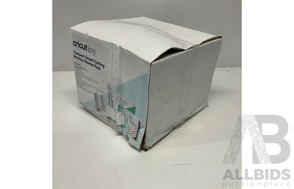 CRICUT JOY Compact Smart Cutting Machine Starter Pack - ORP $299.00