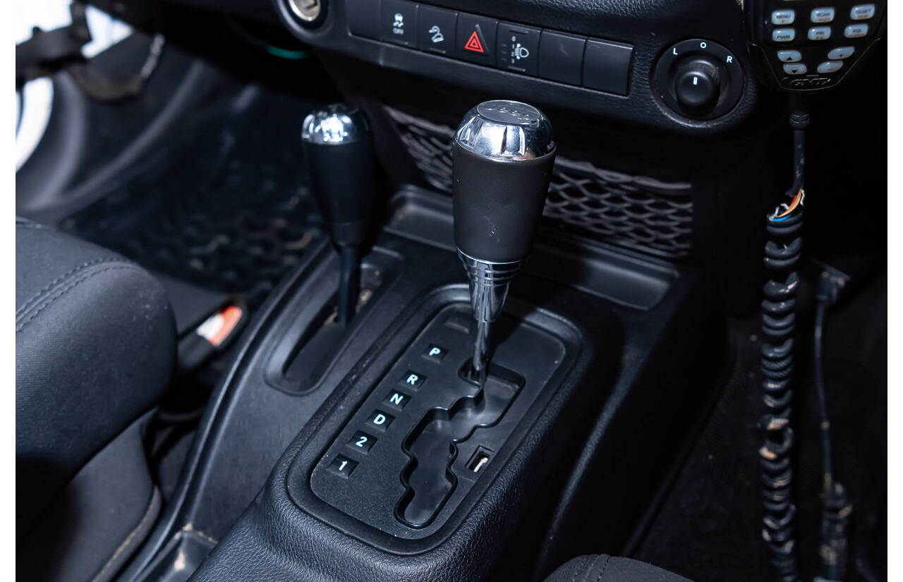 3/2011 Jeep Wrangler Unlimited Rubicon (4x4) JK MY11 4d Softtop White 3.8L - Modified