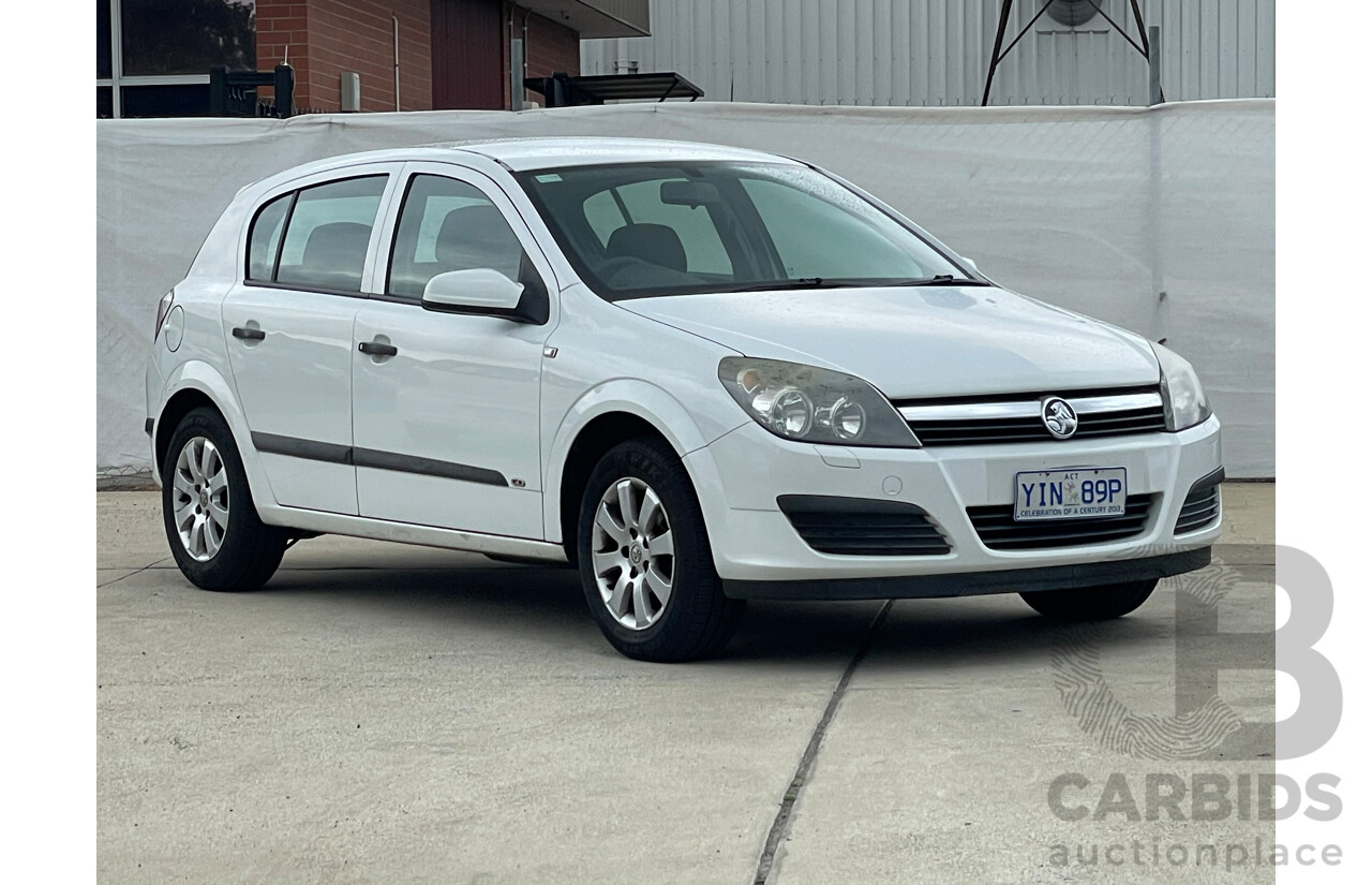 8/2006 Holden Astra CD AH MY06 5d Hatchback White 1.8L