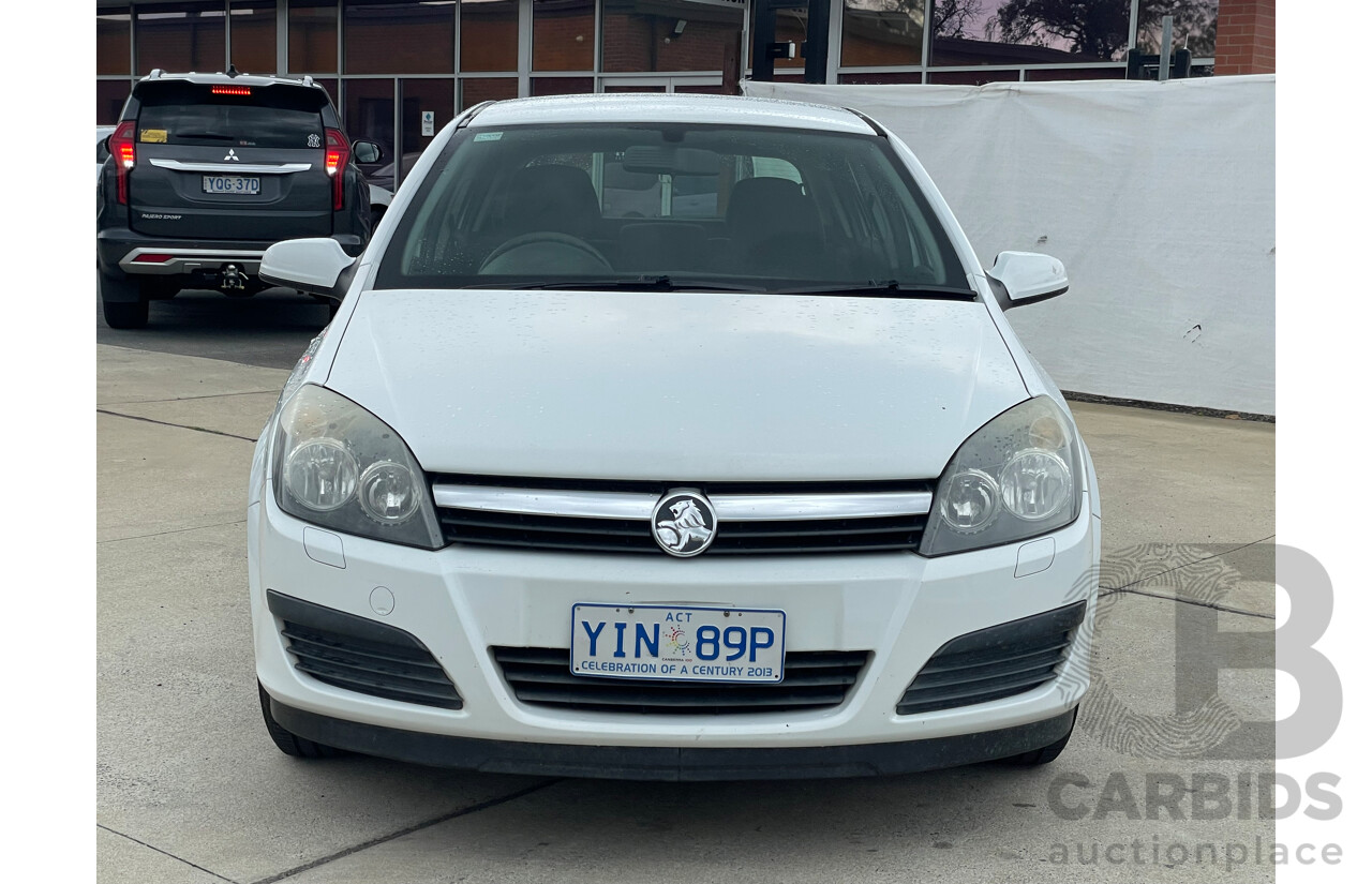 8/2006 Holden Astra CD AH MY06 5d Hatchback White 1.8L