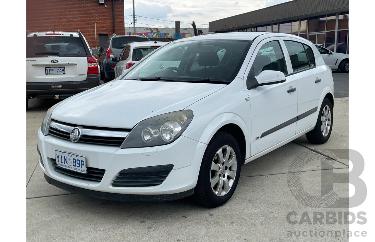 8/2006 Holden Astra CD AH MY06 5d Hatchback White 1.8L