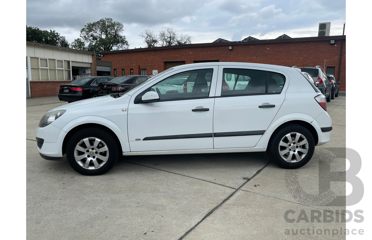 8/2006 Holden Astra CD AH MY06 5d Hatchback White 1.8L
