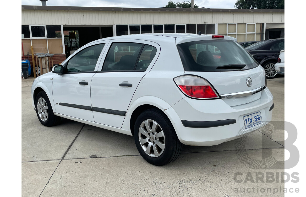 8/2006 Holden Astra CD AH MY06 5d Hatchback White 1.8L