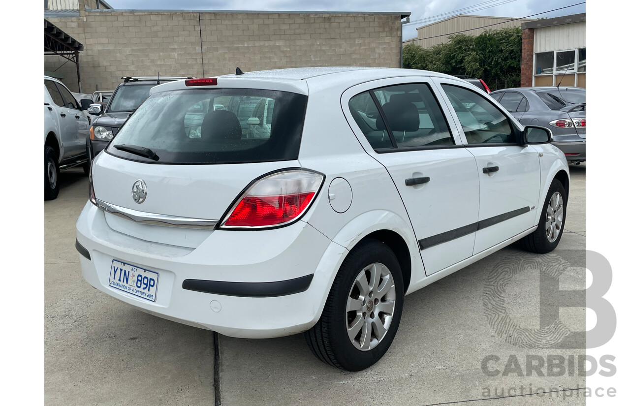 8/2006 Holden Astra CD AH MY06 5d Hatchback White 1.8L