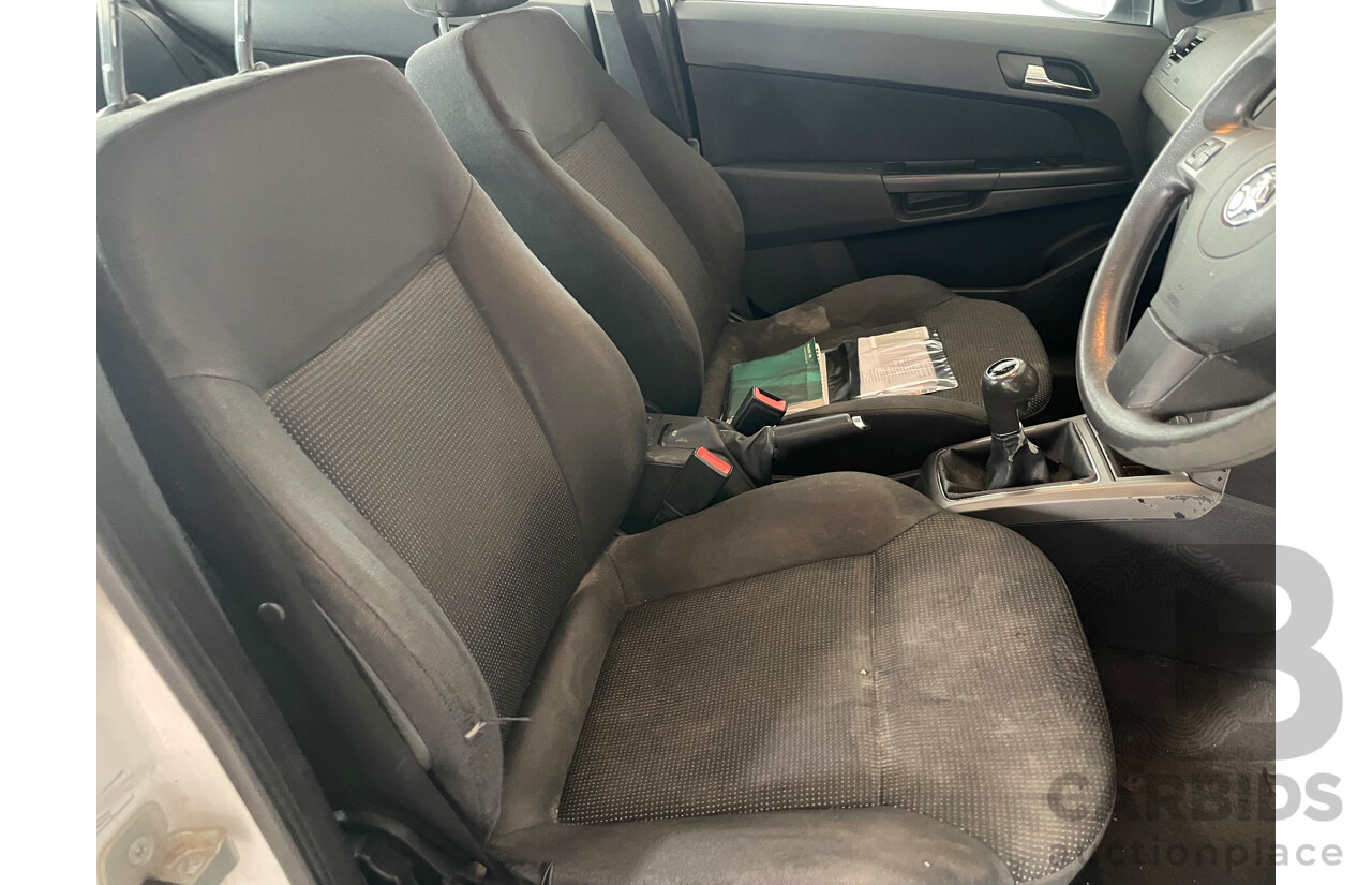 8/2006 Holden Astra CD AH MY06 5d Hatchback White 1.8L