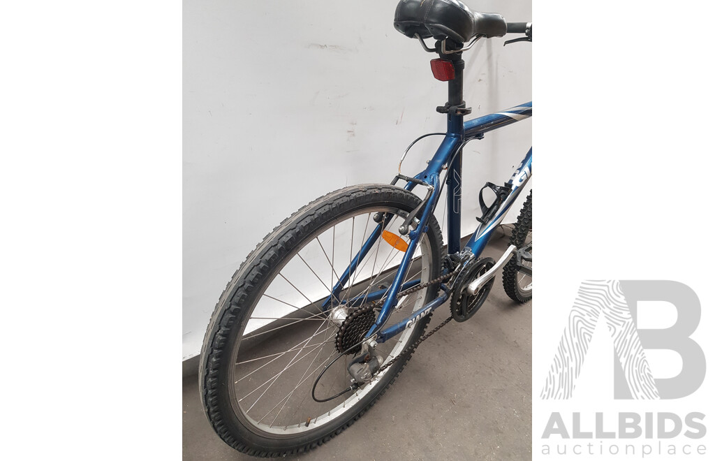 Giant Upland SE 21 Speed Mountain Bike