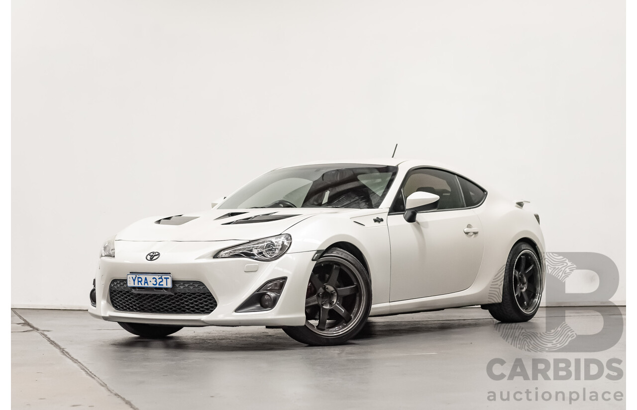 12/2013 Toyota 86 GTS ZN6 MY14 2d Coupe Pearl White Metallic 2.0L