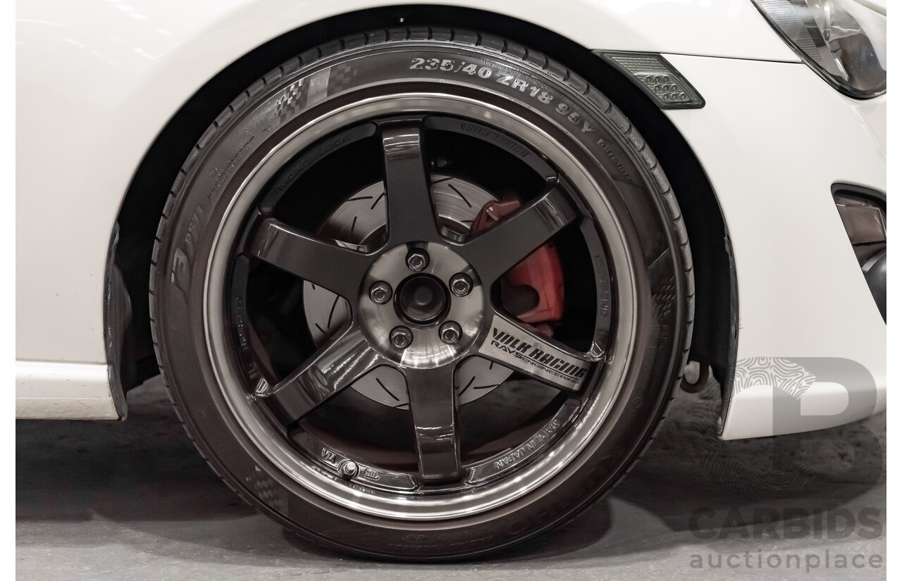 12/2013 Toyota 86 GTS ZN6 MY14 2d Coupe Pearl White Metallic 2.0L