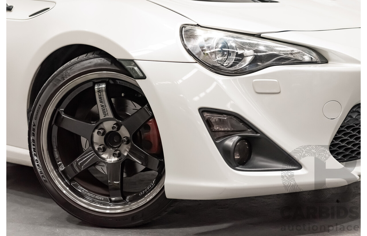 12/2013 Toyota 86 GTS ZN6 MY14 2d Coupe Pearl White Metallic 2.0L