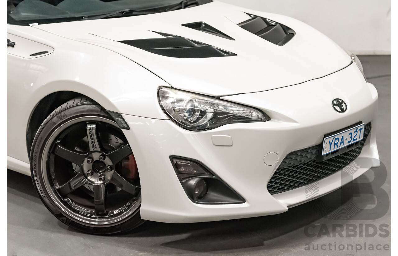 12/2013 Toyota 86 GTS ZN6 MY14 2d Coupe Pearl White Metallic 2.0L