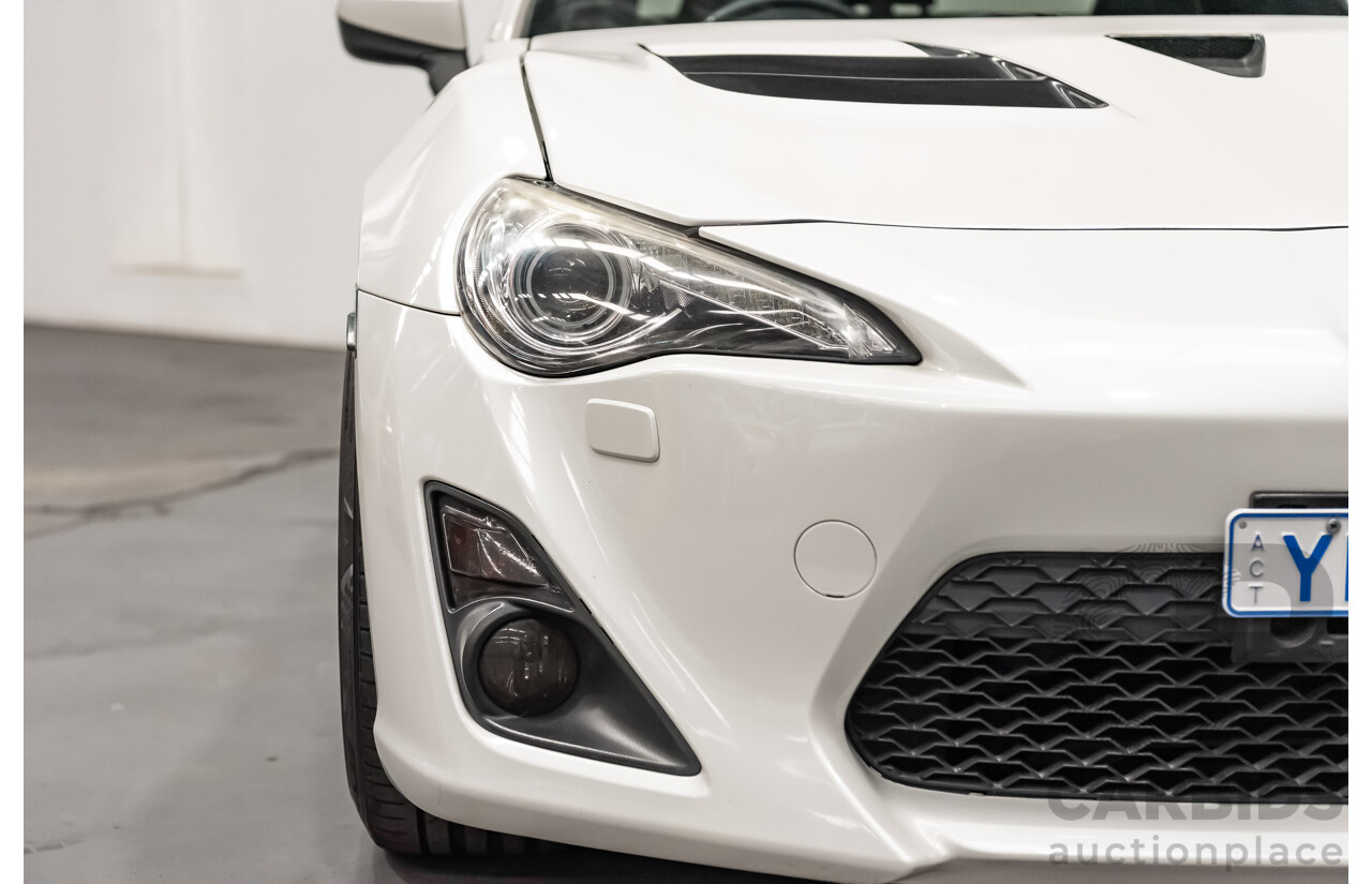 12/2013 Toyota 86 GTS ZN6 MY14 2d Coupe Pearl White Metallic 2.0L