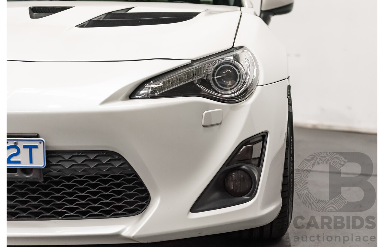 12/2013 Toyota 86 GTS ZN6 MY14 2d Coupe Pearl White Metallic 2.0L
