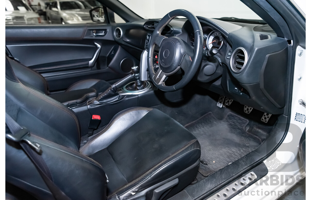 12/2013 Toyota 86 GTS ZN6 MY14 2d Coupe Pearl White Metallic 2.0L