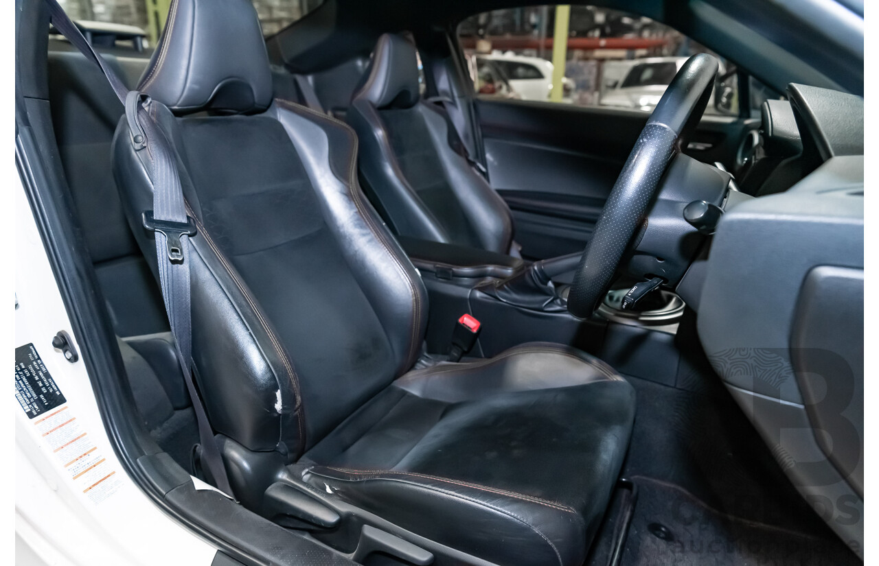 12/2013 Toyota 86 GTS ZN6 MY14 2d Coupe Pearl White Metallic 2.0L