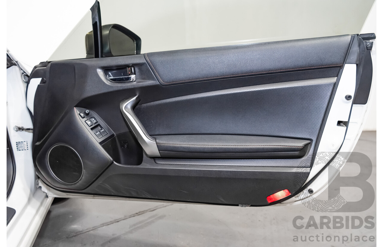 12/2013 Toyota 86 GTS ZN6 MY14 2d Coupe Pearl White Metallic 2.0L