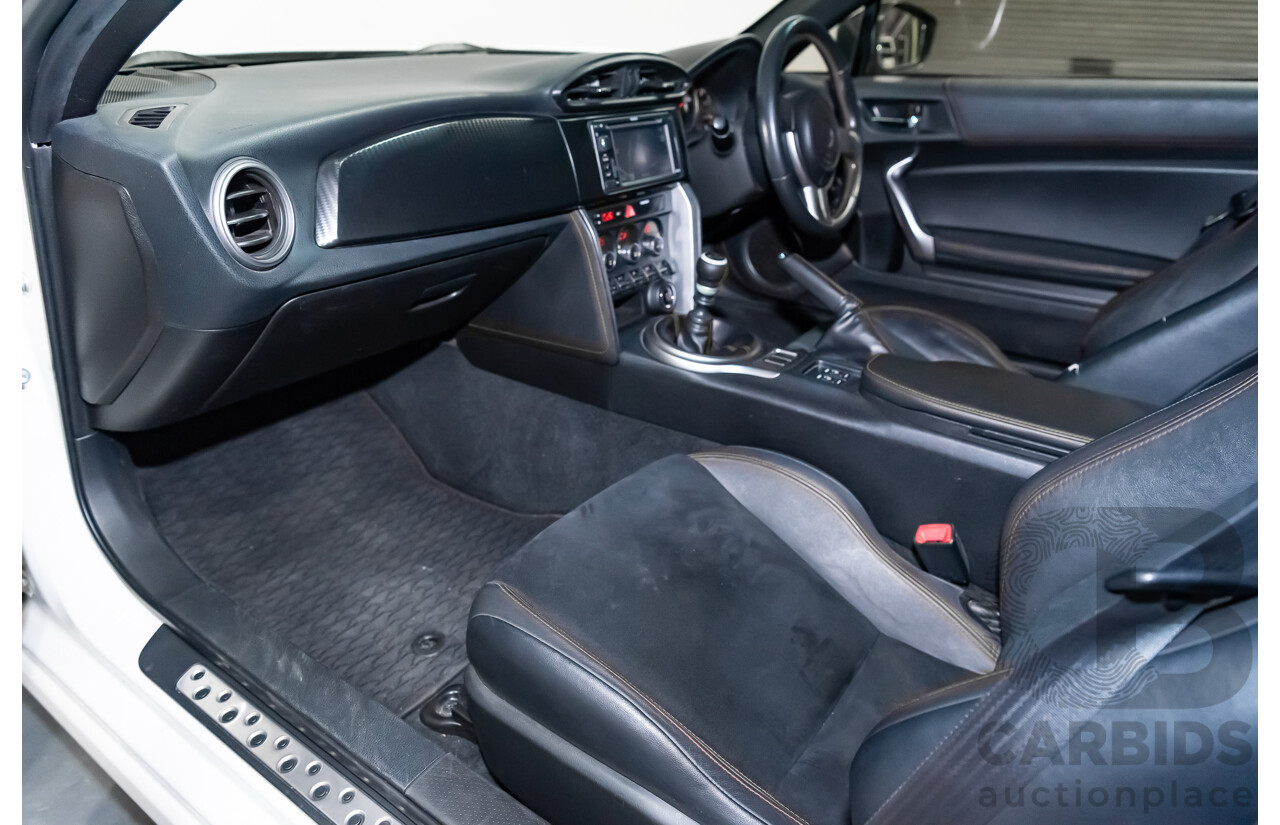 12/2013 Toyota 86 GTS ZN6 MY14 2d Coupe Pearl White Metallic 2.0L