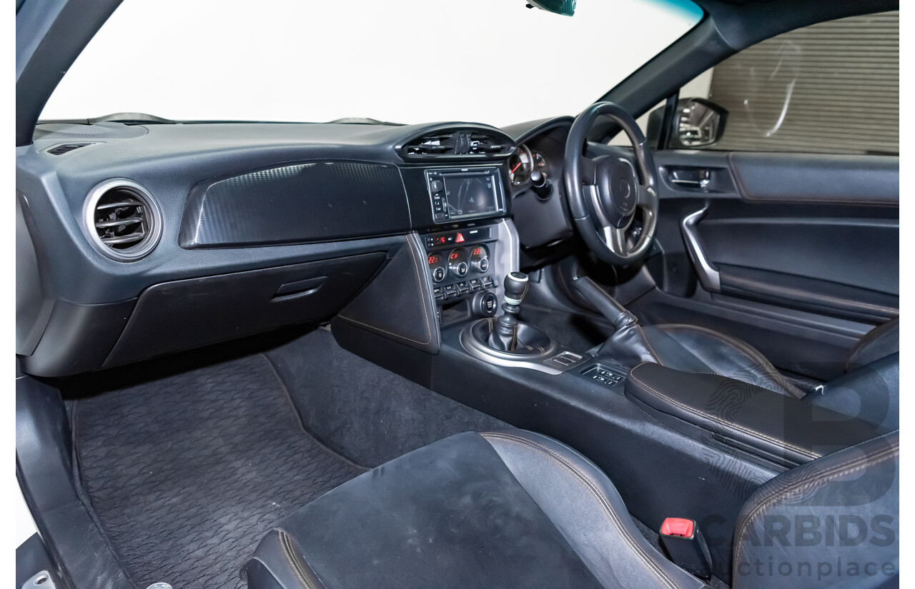 12/2013 Toyota 86 GTS ZN6 MY14 2d Coupe Pearl White Metallic 2.0L