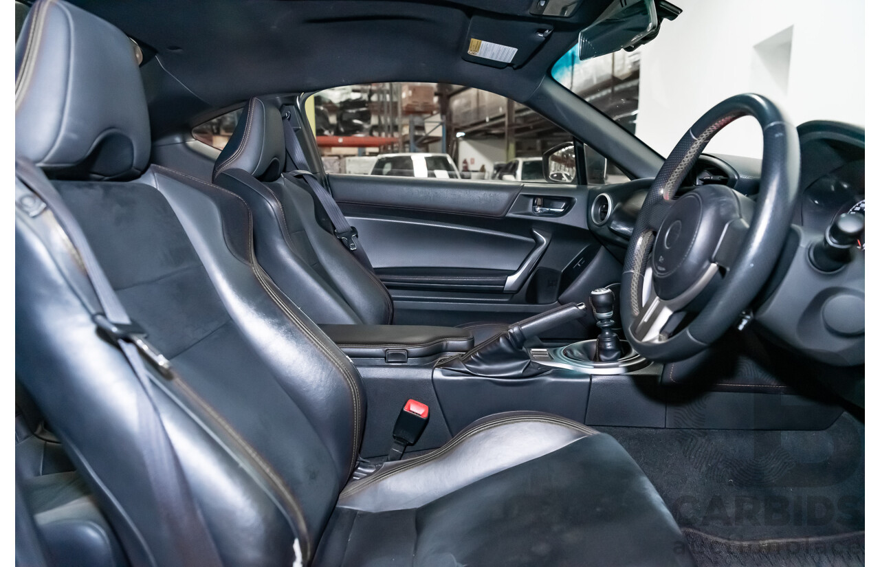 12/2013 Toyota 86 GTS ZN6 MY14 2d Coupe Pearl White Metallic 2.0L