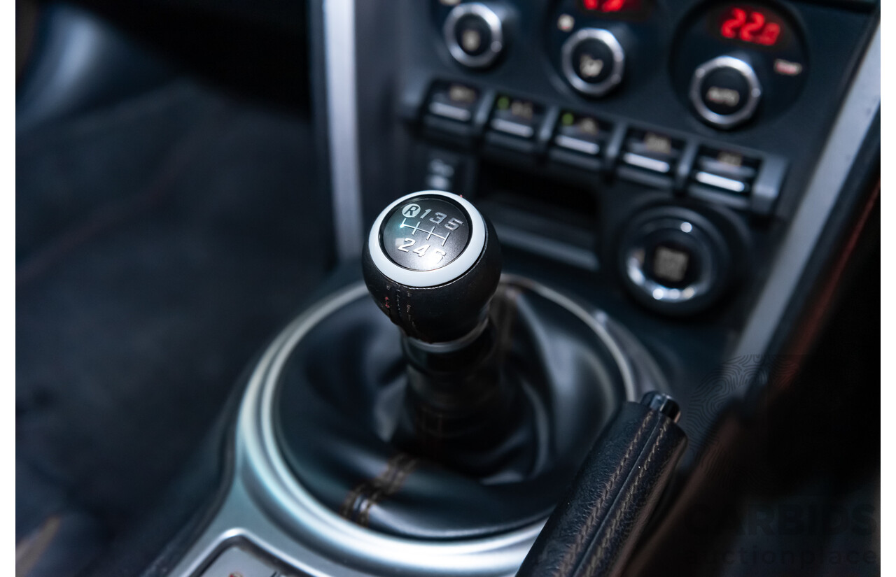 12/2013 Toyota 86 GTS ZN6 MY14 2d Coupe Pearl White Metallic 2.0L