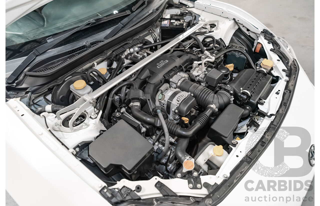 12/2013 Toyota 86 GTS ZN6 MY14 2d Coupe Pearl White Metallic 2.0L