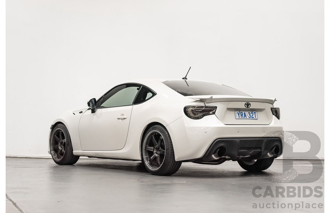 12/2013 Toyota 86 GTS ZN6 MY14 2d Coupe Pearl White Metallic 2.0L