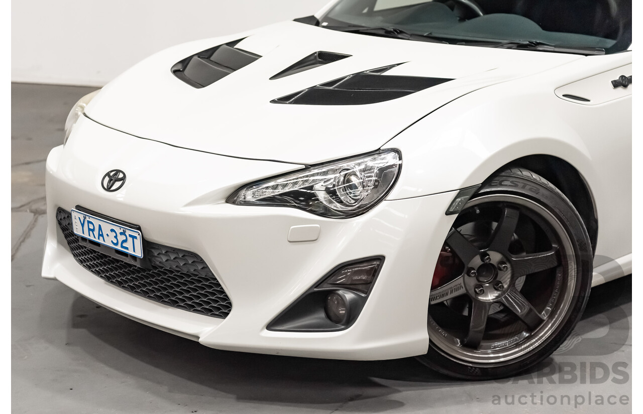 12/2013 Toyota 86 GTS ZN6 MY14 2d Coupe Pearl White Metallic 2.0L