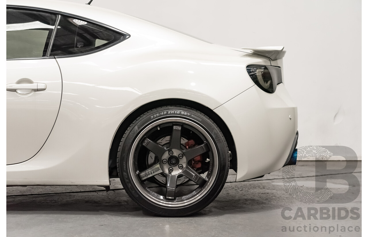 12/2013 Toyota 86 GTS ZN6 MY14 2d Coupe Pearl White Metallic 2.0L